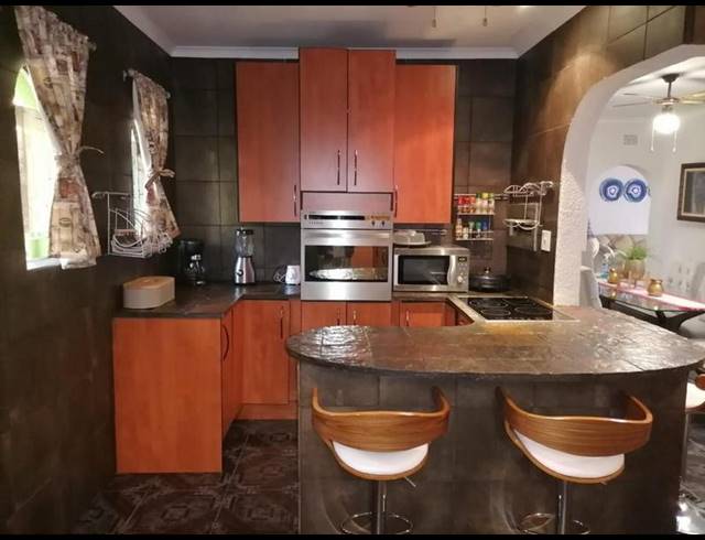 4 BEDROOM HOUSE FOR SALE IN DORANDIA